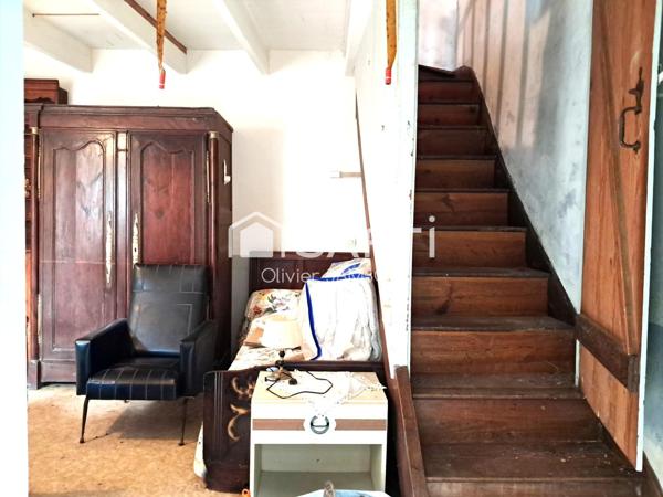 Maison en pierres de deux pièces avec jardinet