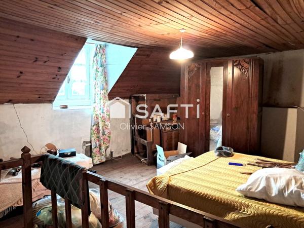 Maison en pierres de deux pièces avec jardinet