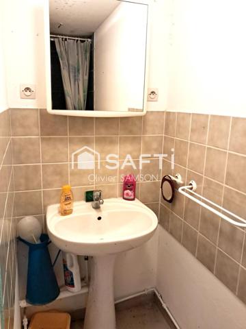 Maison en pierres de deux pièces avec jardinet