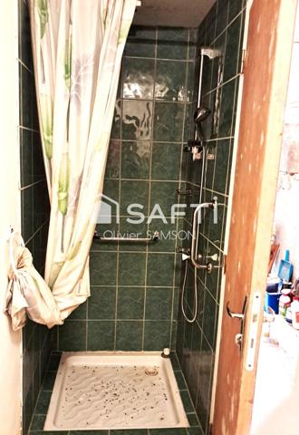 Maison en pierres de deux pièces avec jardinet