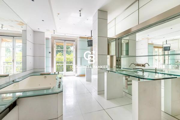 Hôtel particulier 12 pièces à vendre Paris 16ème - 75016 / Réf: 20250703