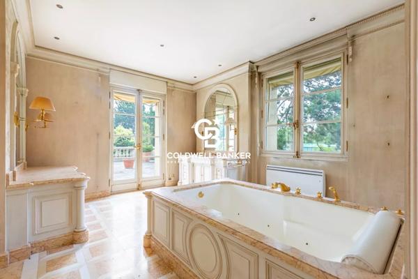 Hôtel particulier 12 pièces à vendre Paris 16ème - 75016 / Réf: 20250703