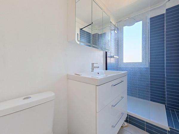DEUX PIECES AVEC BALCON ET CAVE