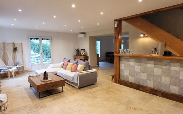 Maison à vendre    4 pièces • 290,24 m2 Charly-sur-Marne