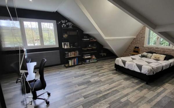 Maison à vendre    4 pièces • 290,24 m2 Charly-sur-Marne