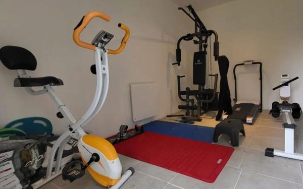 Maison à vendre    4 pièces • 290,24 m2 Charly-sur-Marne