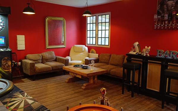 Maison à vendre    4 pièces • 290,24 m2 Charly-sur-Marne