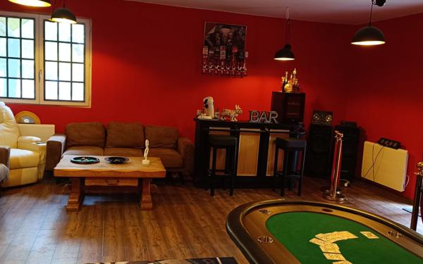 Maison à vendre    4 pièces • 290,24 m2 Charly-sur-Marne