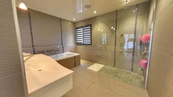 Maison contemporaine Bry sur Marne - environ 212m²