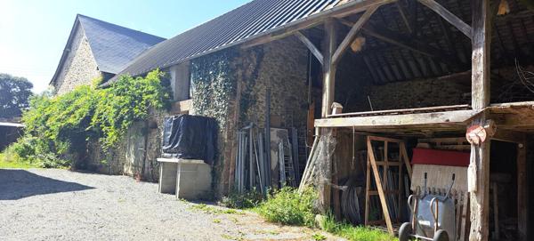 FERMETTE DE 130M² AVEC 4 CHAMBRES SUR UN MAGNIFIQUE TERRAIN DE 15000M²