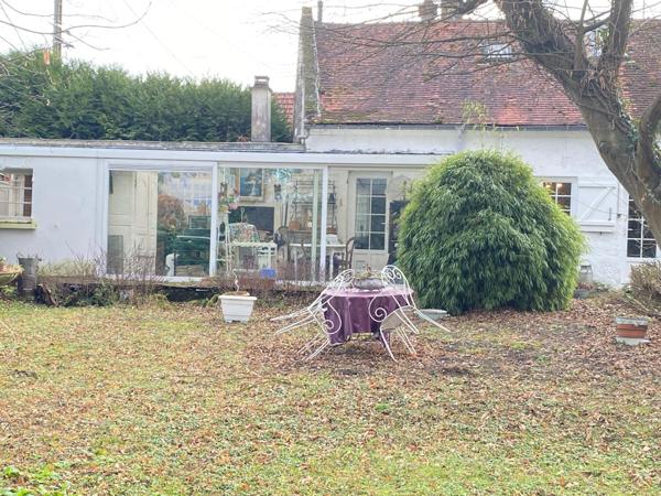 Charmante longère, espace et grand terrain