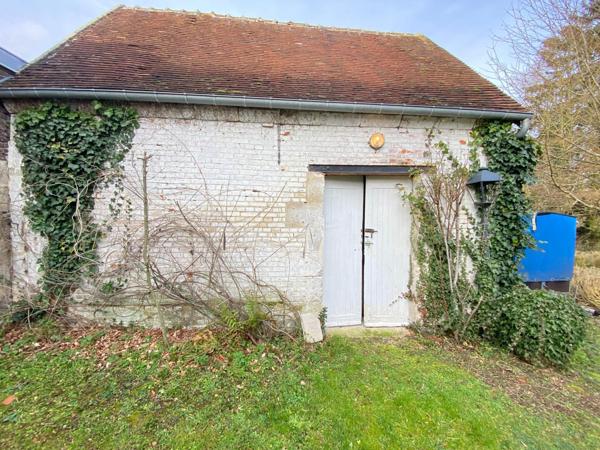 Charmante longère, espace et grand terrain