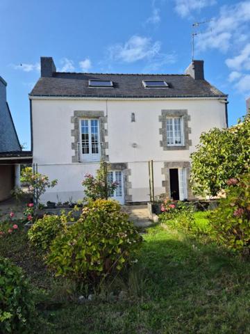 MAISON DE BOURG (96 m2 habitable) dans le Morbihan  (15 min de Lorient - 10 min de Plouay - 5 min de Pont Scorff - 25 min de la mer)