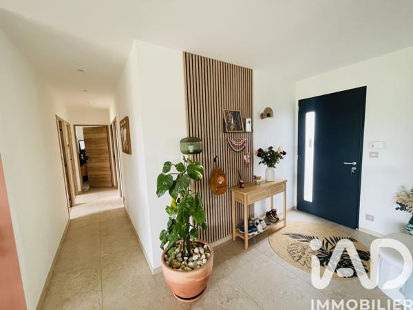 Maison à vendre 6 pièces 173 m² Saint-Pantaléon-de-Larche