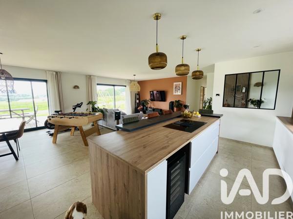 Maison à vendre 6 pièces 173 m² Saint-Pantaléon-de-Larche