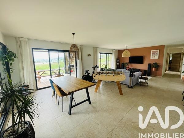 Maison à vendre 6 pièces 173 m² Saint-Pantaléon-de-Larche