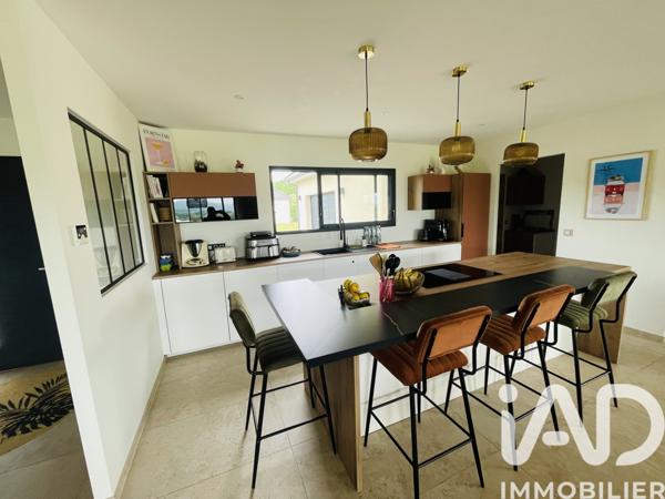 Maison à vendre 6 pièces 173 m² Saint-Pantaléon-de-Larche