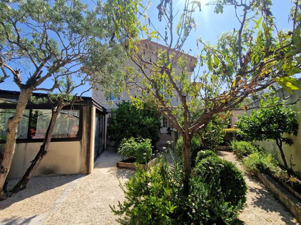 Maison Chateaurenard 10 pièce(s) 202 m2