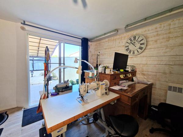 Maison Chateaurenard 10 pièce(s) 202 m2