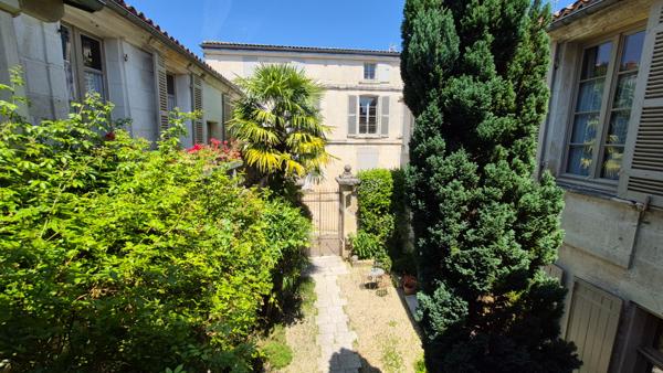 Maison de prestige à Saintes 12 pièces