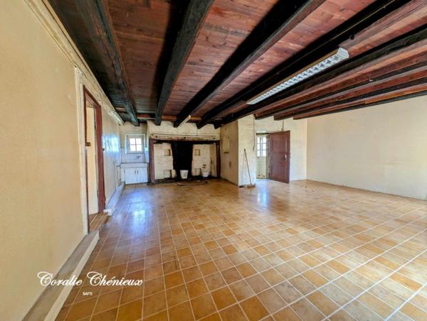 Maison en pierre à rénover avec grange