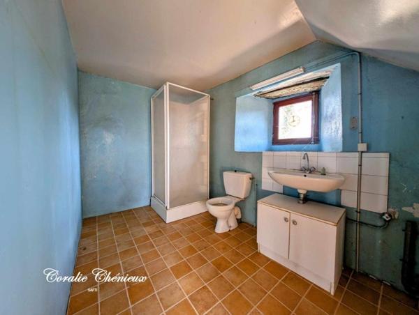 Maison en pierre à rénover avec grange