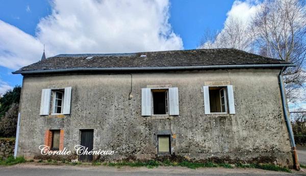 Maison en pierre à rénover avec grange