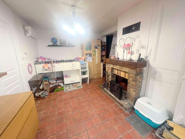 CHAUMONT EN VEXIN Maison de 75 m² avec dépendance attenante et communicante de 50 m² au sol (+ combles aménageables) sur 1500 m² de terrain