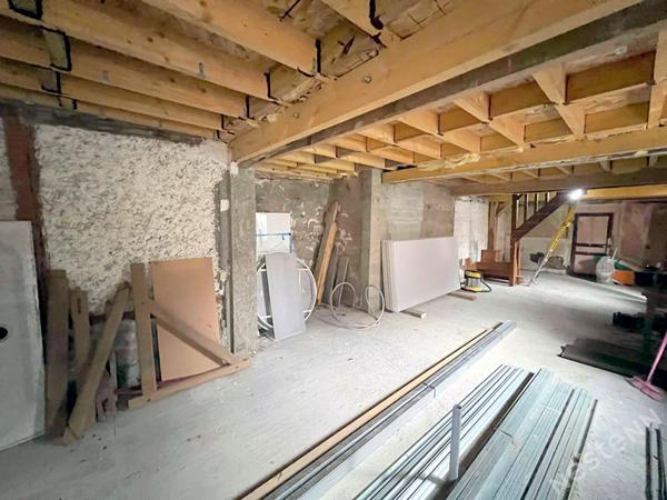 CHAUMONT EN VEXIN Maison de 75 m² avec dépendance attenante et communicante de 50 m² au sol (+ combles aménageables) sur 1500 m² de terrain