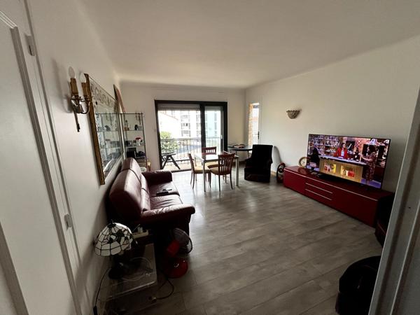 Grand appartement 4 pièces - 98 m² - avec balcons, garage et cave Perpignan