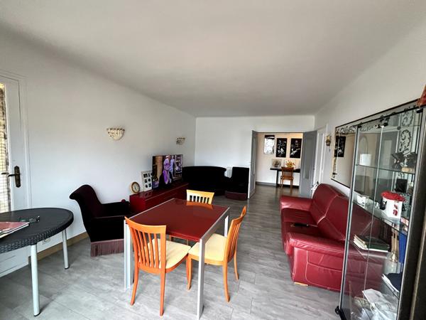 Grand appartement 4 pièces - 98 m² - avec balcons, garage et cave Perpignan