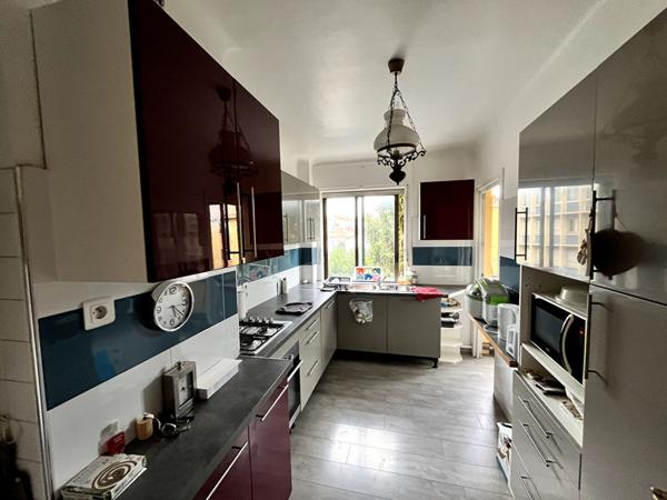 Grand appartement 4 pièces - 98 m² - avec balcons, garage et cave Perpignan