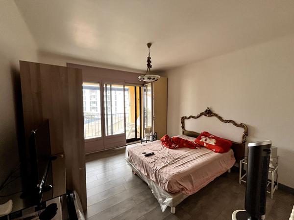 Grand appartement 4 pièces - 98 m² - avec balcons, garage et cave Perpignan