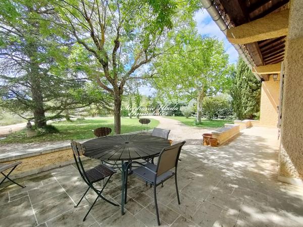 Cabrières-d'Avignon (84220) Ravissante propriété dans un cadre splendide
