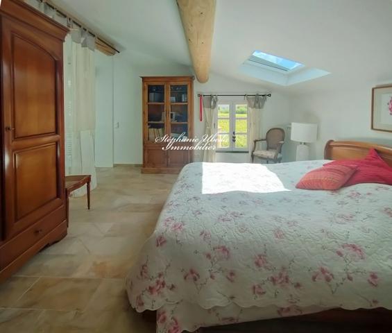 Cabrières-d'Avignon (84220) Ravissante propriété dans un cadre splendide