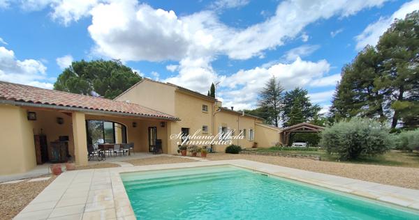 Cabrières-d'Avignon (84220) Ravissante propriété dans un cadre splendide