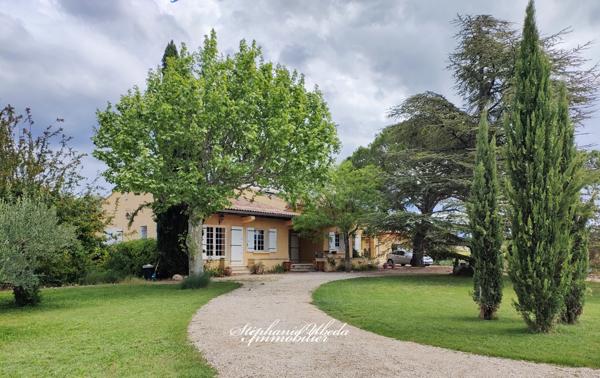 Cabrières-d'Avignon (84220) Ravissante propriété dans un cadre splendide