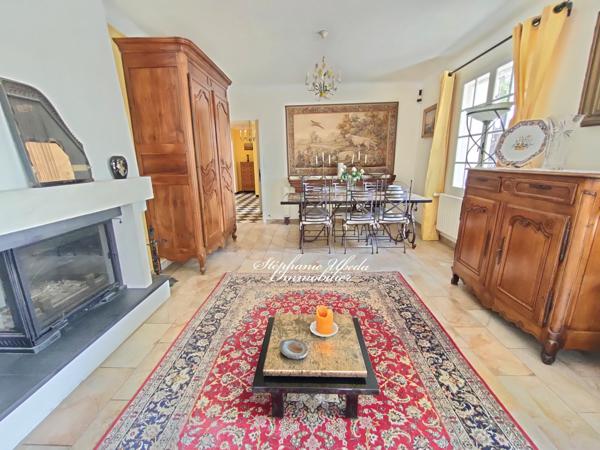 Cabrières-d'Avignon (84220) Ravissante propriété dans un cadre splendide