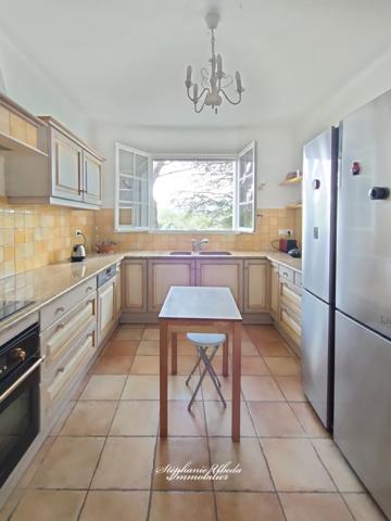 Cabrières-d'Avignon (84220) Ravissante propriété dans un cadre splendide