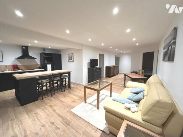 Aux pieds des commerces, du port et des plages