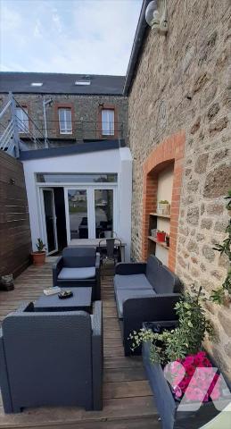 Aux pieds des commerces, du port et des plages