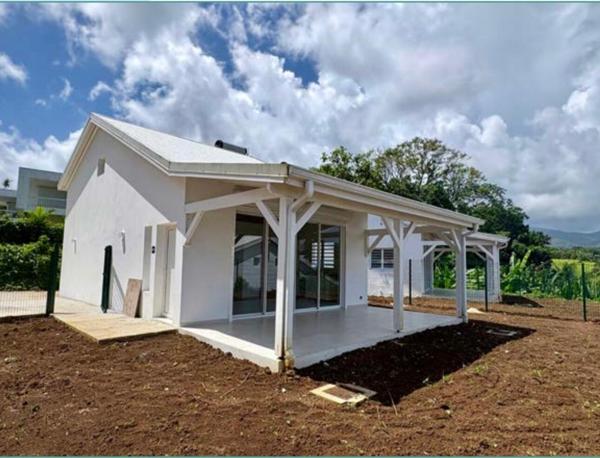 BAISSE DE PRIX !! A LOUER JOLIES VILLAS NEUVES T4 OU T5 EN DUPLEX A VERNOU PETIT BOURG