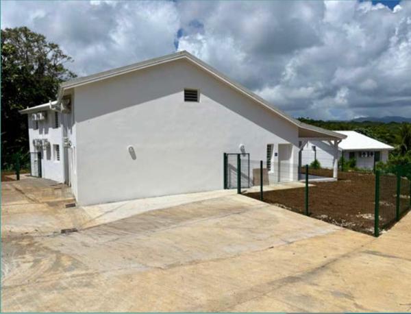 BAISSE DE PRIX !! A LOUER JOLIES VILLAS NEUVES T4 OU T5 EN DUPLEX A VERNOU PETIT BOURG