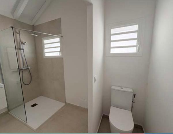 BAISSE DE PRIX !! A LOUER JOLIES VILLAS NEUVES T4 OU T5 EN DUPLEX A VERNOU PETIT BOURG