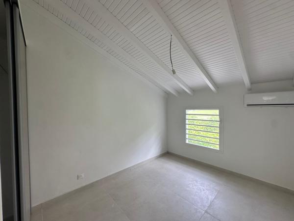 BAISSE DE PRIX !! A LOUER JOLIES VILLAS NEUVES T4 OU T5 EN DUPLEX A VERNOU PETIT BOURG