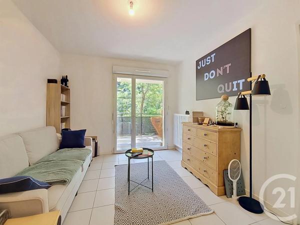 Appartement F3 à vendre  3 pièces - 60,76 m 2   VILLENEUVE LES AVIGNON  - 30