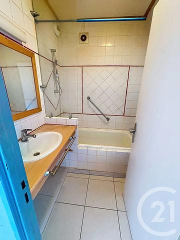 Appartement F3 à vendre  3 pièces - 60,76 m 2   VILLENEUVE LES AVIGNON  - 30