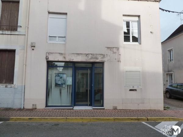 Bureau - Vendu - 70 m² - SAINT-COSME-EN-VAIRAIS | The Door Man