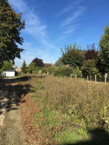 Un terrain a bâtir non viabilisé.