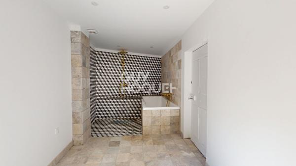 Maison Caromb 181 m2 - 3 extérieurs - Rare sur le marché